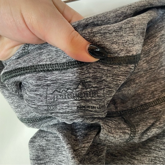 Patagonia Dark Heather Gray Capri Leggings Xsmall - Picture 4 of 5